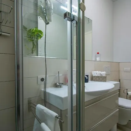 - Lorenza's House Bed & Breakfast *